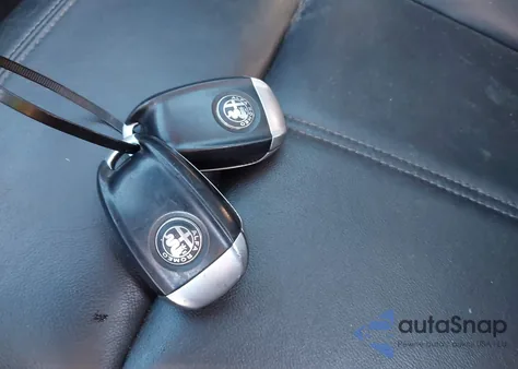 2018 Alfa Romeo Giulia Awd z USA, uszkodzony, nr VIN ZARFAEDNXJ7571486